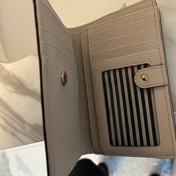 Kate Spade two-toned tote and matching wallet - Picture 3 of 3